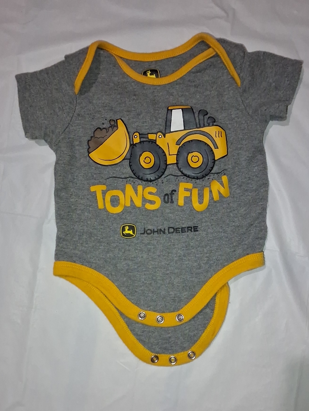 🚜John Deere "Tons of Fun" Gray & Yellow Tractor Bodysuit - 3-6M🚜